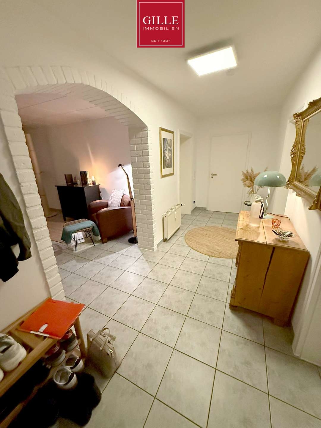 Ansicht 2 von: Charmant & Großzügig: 2-Zim.Whg mit großem Wohnraum, Dachterrasse, Duschbad Kamin & Garage in Kaarst